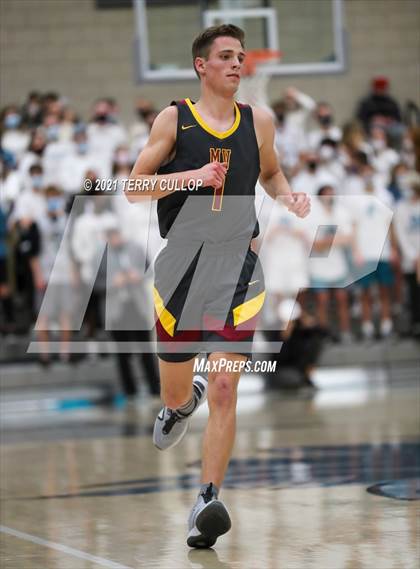 Thumbnail 2 in Mountain View vs. Farmington (UHSAA 5A Quarterfinal) photogallery.
