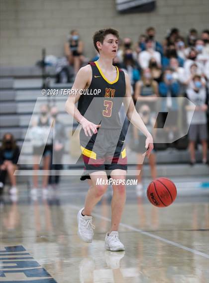 Thumbnail 3 in Mountain View vs. Farmington (UHSAA 5A Quarterfinal) photogallery.