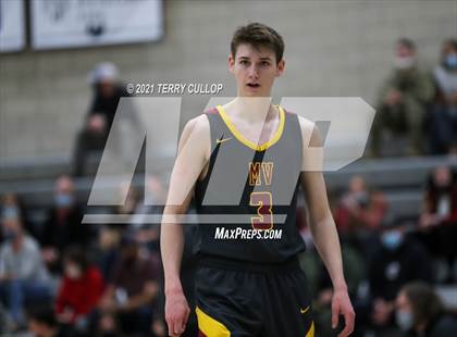 Thumbnail 1 in Mountain View vs. Farmington (UHSAA 5A Quarterfinal) photogallery.