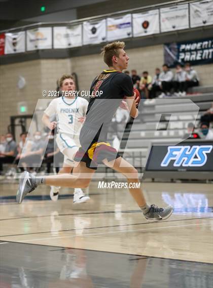 Thumbnail 3 in Mountain View vs. Farmington (UHSAA 5A Quarterfinal) photogallery.