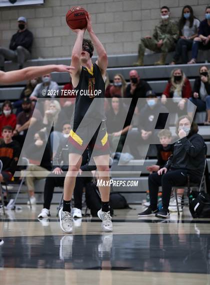 Thumbnail 3 in Mountain View vs. Farmington (UHSAA 5A Quarterfinal) photogallery.