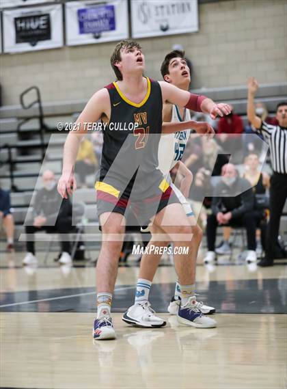 Thumbnail 3 in Mountain View vs. Farmington (UHSAA 5A Quarterfinal) photogallery.