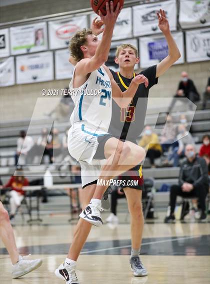 Thumbnail 3 in Mountain View vs. Farmington (UHSAA 5A Quarterfinal) photogallery.