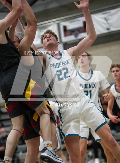 Thumbnail 2 in Mountain View vs. Farmington (UHSAA 5A Quarterfinal) photogallery.