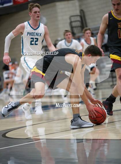 Thumbnail 1 in Mountain View vs. Farmington (UHSAA 5A Quarterfinal) photogallery.
