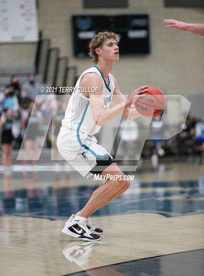 Thumbnail 3 in Mountain View vs. Farmington (UHSAA 5A Quarterfinal) photogallery.