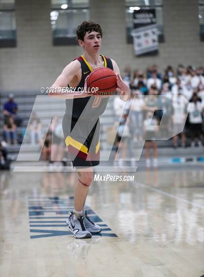 Thumbnail 1 in Mountain View vs. Farmington (UHSAA 5A Quarterfinal) photogallery.