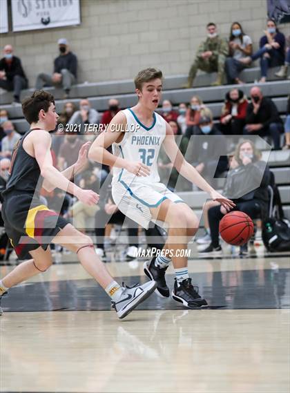 Thumbnail 1 in Mountain View vs. Farmington (UHSAA 5A Quarterfinal) photogallery.