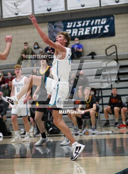 Thumbnail 1 in Mountain View vs. Farmington (UHSAA 5A Quarterfinal) photogallery.
