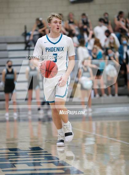 Thumbnail 2 in Mountain View vs. Farmington (UHSAA 5A Quarterfinal) photogallery.