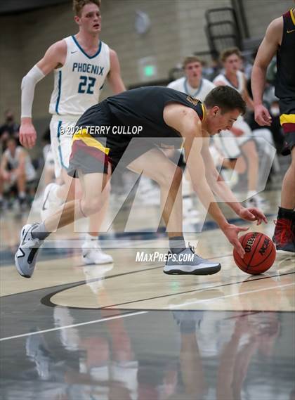 Thumbnail 3 in Mountain View vs. Farmington (UHSAA 5A Quarterfinal) photogallery.