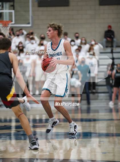 Thumbnail 1 in Mountain View vs. Farmington (UHSAA 5A Quarterfinal) photogallery.