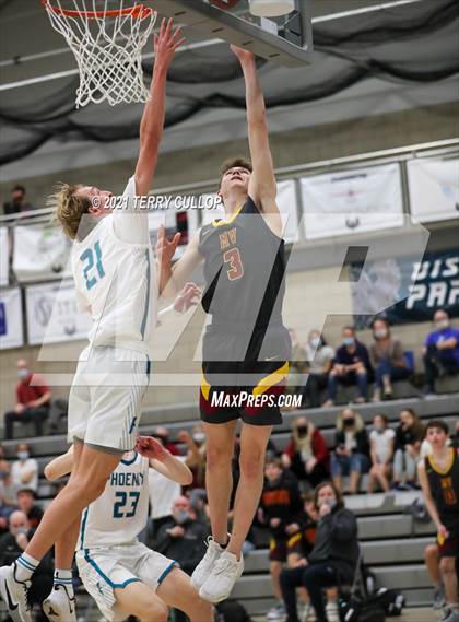 Thumbnail 3 in Mountain View vs. Farmington (UHSAA 5A Quarterfinal) photogallery.