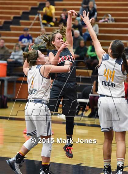 Thumbnail 1 in Gilbert vs. Liberty (Nike Tournament of Champions) photogallery.