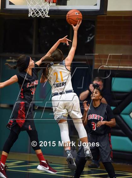 Thumbnail 2 in Gilbert vs. Liberty (Nike Tournament of Champions) photogallery.