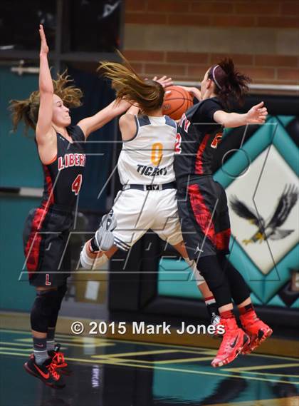 Thumbnail 3 in Gilbert vs. Liberty (Nike Tournament of Champions) photogallery.