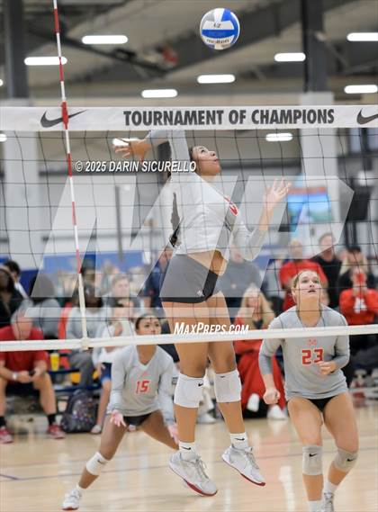 Thumbnail 3 in Mater Dei vs. Owyhee (Nike Tournament of Champions – Southwest) photogallery.
