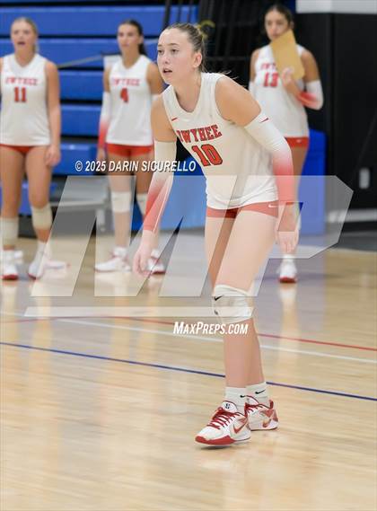 Thumbnail 2 in Mater Dei vs. Owyhee (Nike Tournament of Champions – Southwest) photogallery.