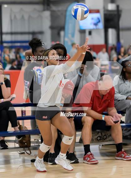 Thumbnail 1 in Mater Dei vs. Owyhee (Nike Tournament of Champions – Southwest) photogallery.