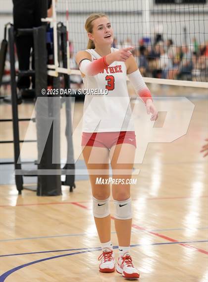 Thumbnail 3 in Mater Dei vs. Owyhee (Nike Tournament of Champions – Southwest) photogallery.