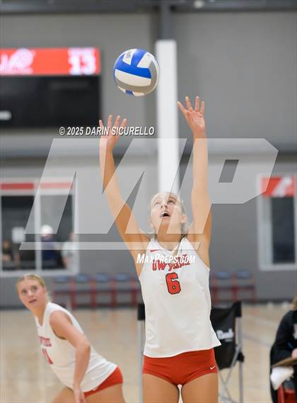 Thumbnail 1 in Mater Dei vs. Owyhee (Nike Tournament of Champions – Southwest) photogallery.