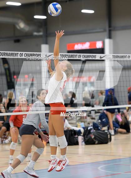 Thumbnail 1 in Mater Dei vs. Owyhee (Nike Tournament of Champions – Southwest) photogallery.