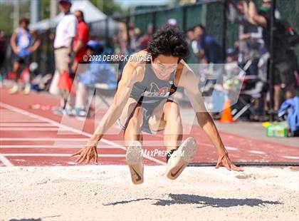 Thumbnail 2 in NYSPHSAA Outdoor Track & Field Championship (Triple Jump) photogallery.