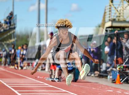 Thumbnail 1 in NYSPHSAA Outdoor Track & Field Championship (Triple Jump) photogallery.