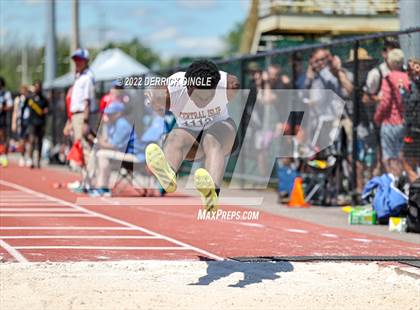 Thumbnail 2 in NYSPHSAA Outdoor Track & Field Championship (Triple Jump) photogallery.