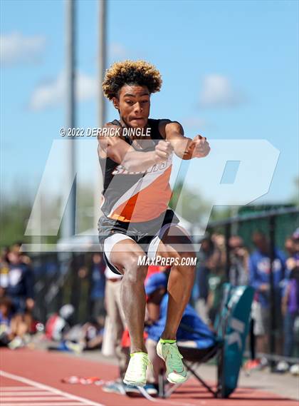 Thumbnail 3 in NYSPHSAA Outdoor Track & Field Championship (Triple Jump) photogallery.