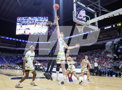 Thumbnail 3 in McKinney vs. Duncanville (UIL 6A State Final) photogallery.