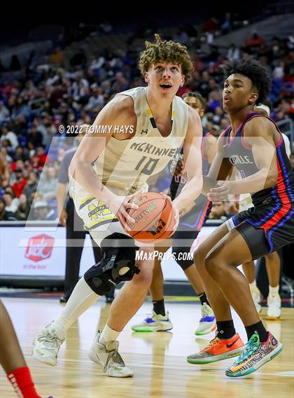 Thumbnail 3 in McKinney vs. Duncanville (UIL 6A State Final) photogallery.