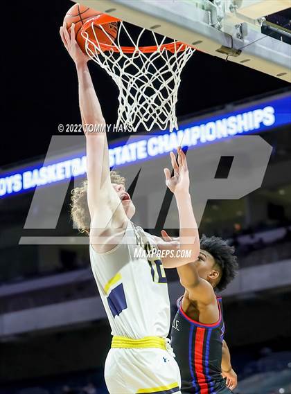Thumbnail 1 in McKinney vs. Duncanville (UIL 6A State Final) photogallery.