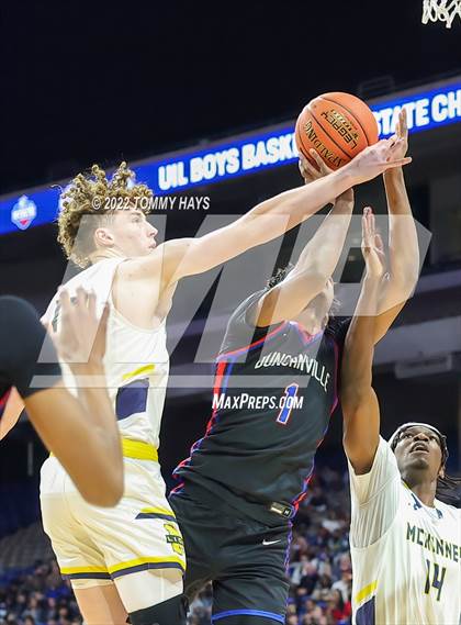 Thumbnail 2 in McKinney vs. Duncanville (UIL 6A State Final) photogallery.