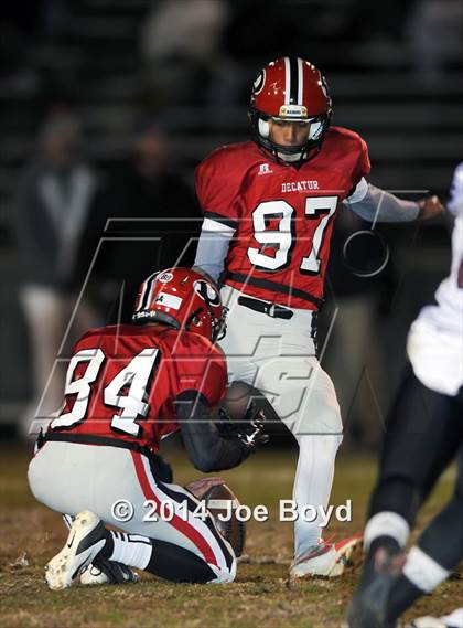 Thumbnail 3 in Decatur vs. Southside (AHSAA 6A Playoff) photogallery.
