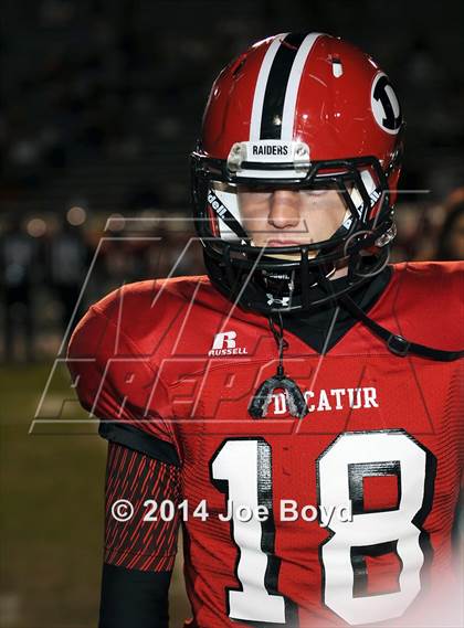 Thumbnail 2 in Decatur vs. Southside (AHSAA 6A Playoff) photogallery.
