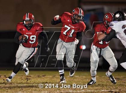 Thumbnail 2 in Decatur vs. Southside (AHSAA 6A Playoff) photogallery.