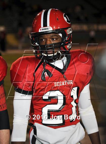 Thumbnail 1 in Decatur vs. Southside (AHSAA 6A Playoff) photogallery.