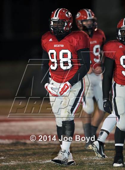 Thumbnail 2 in Decatur vs. Southside (AHSAA 6A Playoff) photogallery.
