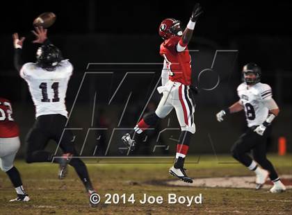 Thumbnail 3 in Decatur vs. Southside (AHSAA 6A Playoff) photogallery.