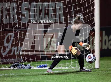 Thumbnail 3 in Valor Christian vs. Grandview photogallery.