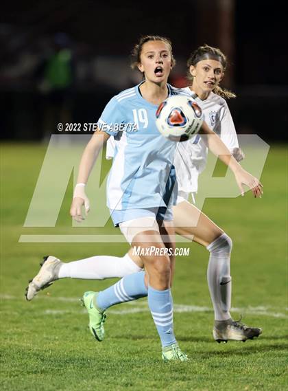 Thumbnail 1 in Valor Christian vs. Grandview photogallery.