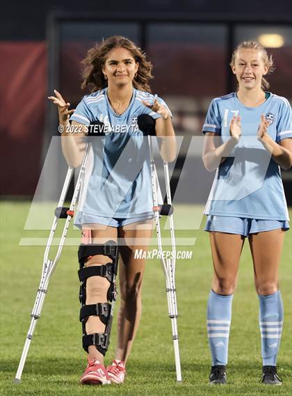 Thumbnail 2 in Valor Christian vs. Grandview photogallery.
