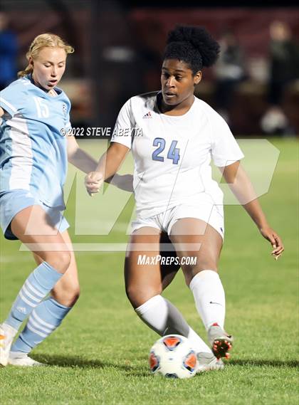 Thumbnail 3 in Valor Christian vs. Grandview photogallery.
