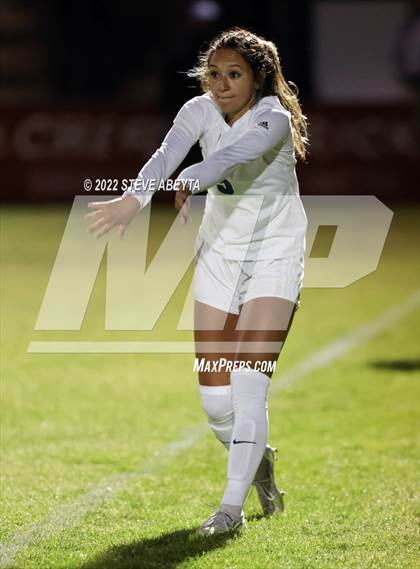 Thumbnail 1 in Valor Christian vs. Grandview photogallery.