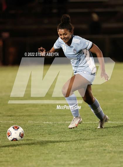Thumbnail 2 in Valor Christian vs. Grandview photogallery.