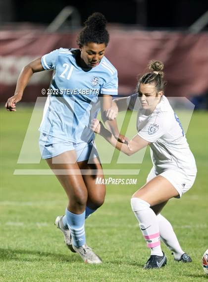 Thumbnail 2 in Valor Christian vs. Grandview photogallery.