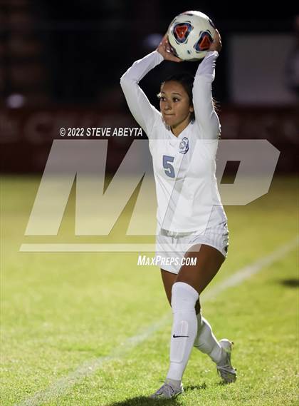 Thumbnail 2 in Valor Christian vs. Grandview photogallery.