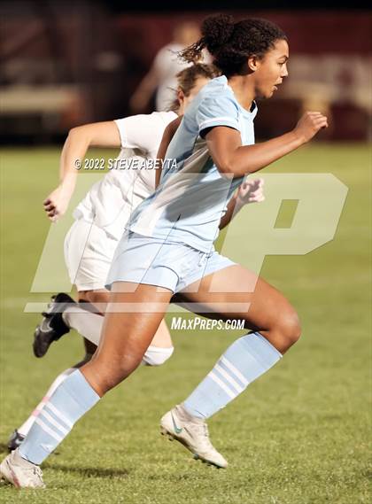 Thumbnail 2 in Valor Christian vs. Grandview photogallery.