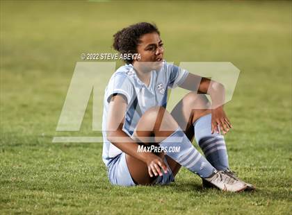 Thumbnail 2 in Valor Christian vs. Grandview photogallery.